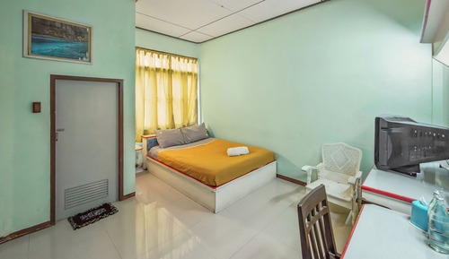 Standard Queen Room