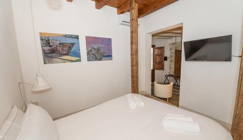 Deluxe Double Room, 1 Queen Bed, Jetted Tub, Garden View (Fata Cloe)