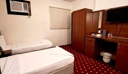 Basic Room, 2 Twin Beds, Private Bathroom