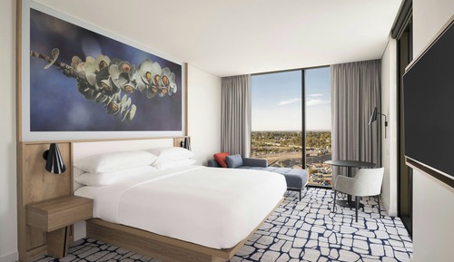 Room, 1 King Bed, Corner (View)