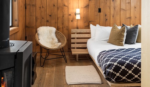 Basic Cabin, 1 King Bed, Pets Allowed, Hill View