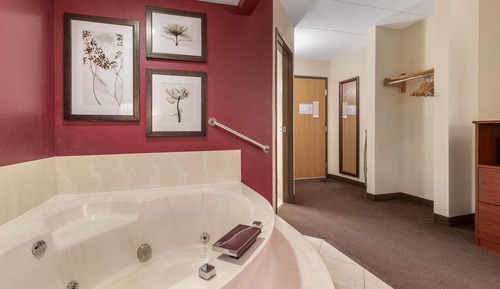 Suite, 1 Queen Bed, Non Smoking, Jetted Tub