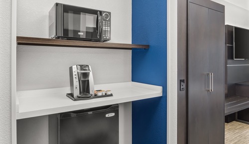 Room, 2 Queen Beds, Accessible (Mobility, Roll-In Shower)