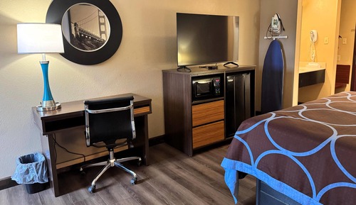 Standard Room, 1 King Bed, Non-smoking