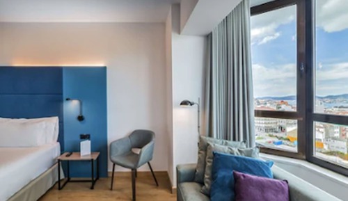 Superior Room (King Bed and Estuary View)