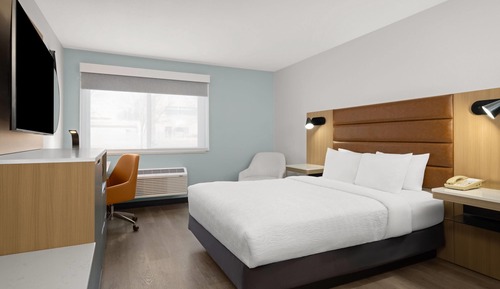 Room, 1 Queen Bed, Hearing Accessible, Non Smoking (Mobility, Bathtub w/ Grab Bars)
