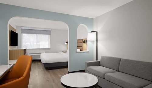 Suite, 1 King Bed, Non Smoking