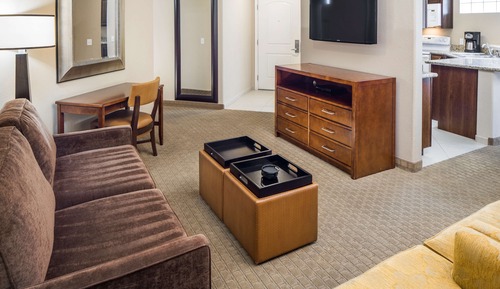 3 BEDROOM 1 KING 2 QUEENS SUITE WITH SOFABED