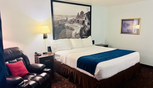 Deluxe Room, 1 King Bed, Accessible Bathtub, Non Smoking