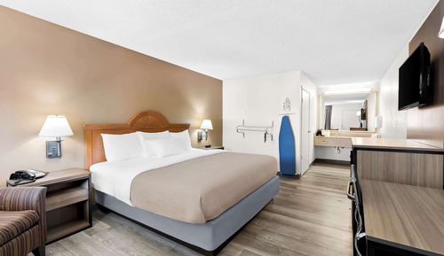 1 King Bed, (Accessible), Non Smoking