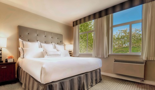 Room, 1 King Bed (Granville Island)