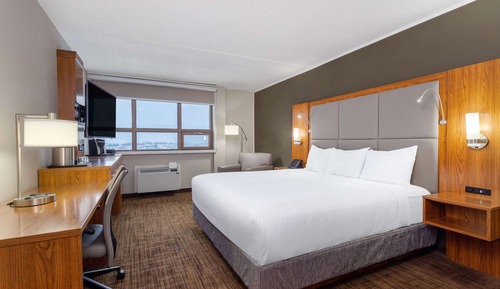 Room, 1 King Bed, Accessible, Non Smoking (Tub with Grab Bars)