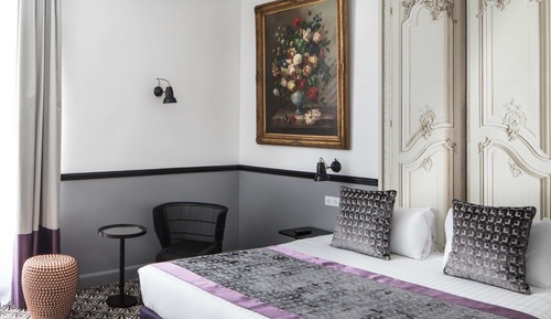 Privilege Room - Complimentary soft minibar,courtesy tray, Chromecast and digital press