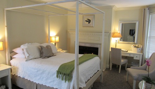 Deluxe King Studio Suite 22