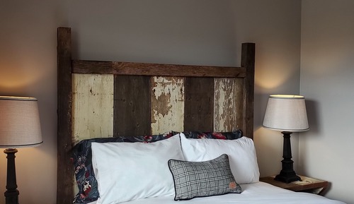 Rolo 1 Queen Bed 