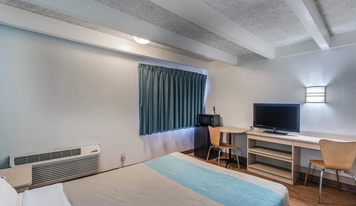 Standard Room, 1 Queen Bed, Accessible, Non Smoking