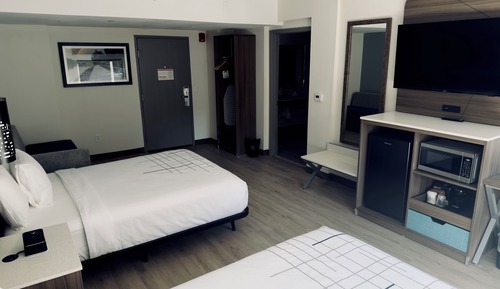 Room, 2 Queen Beds, Mobility Accessible, Non Smoking (Roll-In Shower)
