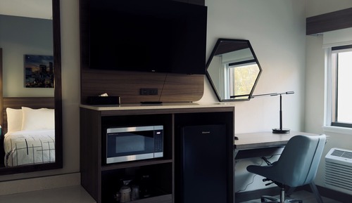 Room, 1 King Bed, Mobility Accessible, Non Smoking (Bathtub w/ Grab Bars)