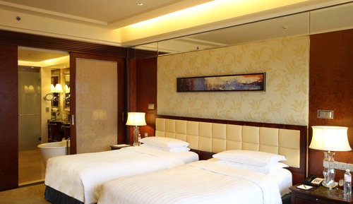 Valley Wing Deluxe Grand Twin (Exclude the Valley Wing Lounge privileges)