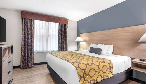 Suite, 1 Bedroom, Non Smoking (1 King Bed)