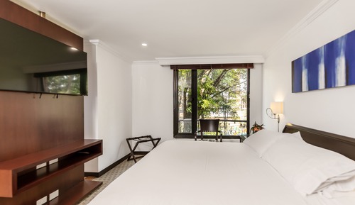 Executive Studio Suite, 1 King Bed, Kitchen