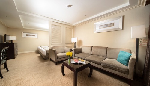Plaza Suite Twin