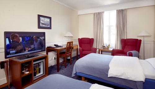 Twin Room (Compact)