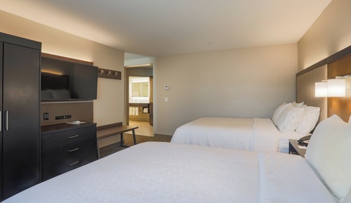 Suite, 2 Queen Beds, Accessible Bathtub (Mobility)