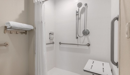 Room, 2 Queen Beds, Accessible (Comm, Mobil, Roll-In Shower)