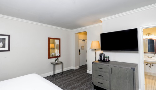Deluxe Room, 1 King Bed (Accessible)