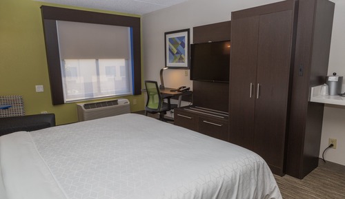 Standard Room, 1 King Bed, Accessible Bathtub (Mobility)