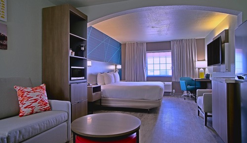 Standard Suite, 1 King Bed, Accessible, Non Smoking (Bathtub, Sitting Area)