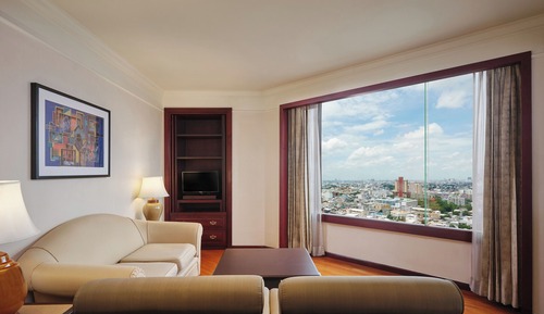 Suite, 1 King Bed, Club Lounge Access, City View (Crest)