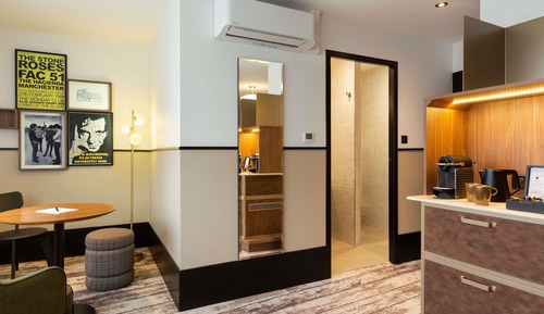 Family Room, Multiple Beds, City View