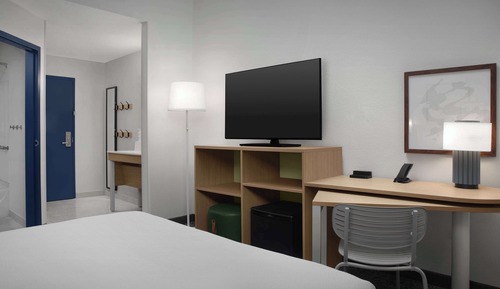 Room, 1 Queen Bed, Accessible, Bathtub (Mobility)
