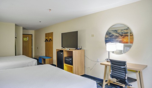 Room, 2 Queen Beds, Non Smoking