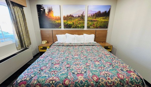 Standard Room, 1 King Bed
