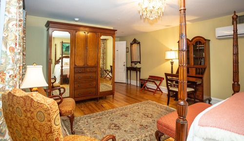 Standard Room, 1 Queen Bed (James Pierpont)