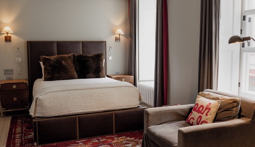Comfort Room, 1 Queen Bed