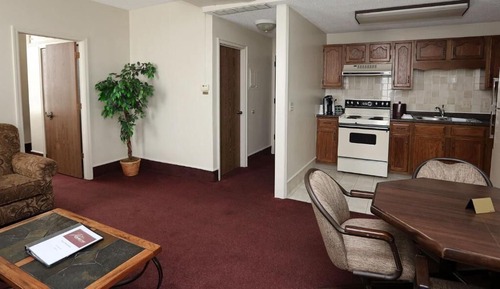 Standard Suite, 1 King Bed, Kitchen
