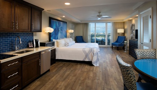 Standard Room, 1 King Bed, Roll-in Shower, Tower (Palm Tower Upper Floor -Standard V)