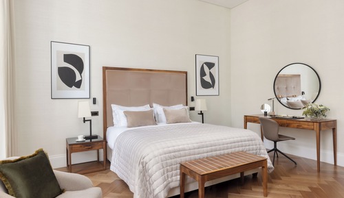 Lower Ground Deluxe Club Room