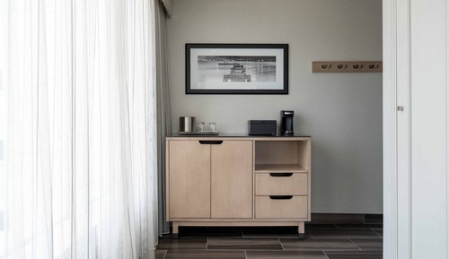 Room, 1 King Bed, Harbor View, Corner