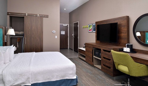 Studio, One King Bed, Accessible