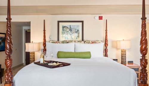 Deluxe Room, 1 King Bed, Courtyard View (Deluxe Plaza)