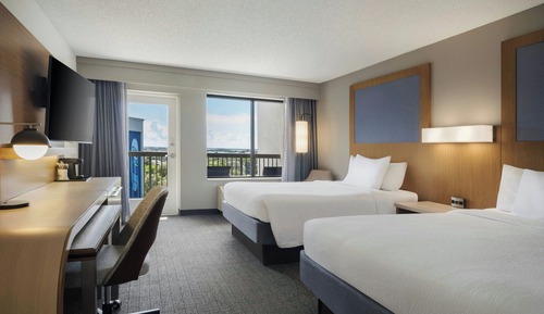 Room, 2 Queen Beds, Hearing Accessible (Roll-in Shower)