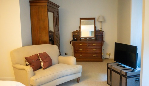 Snug Room, Twin