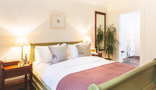 Snug Room, Double