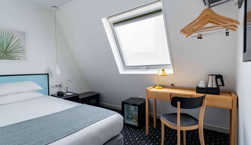 Single Room - Complimentary soft minibar,courtesy tray, Chromecast and digital press