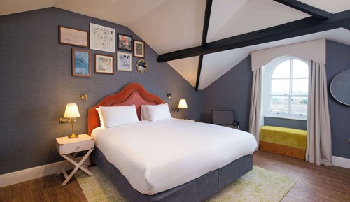 Suite (Knavesmire Attic)